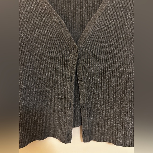 Cropped Dark grey brandy melville button up sweater - Picture 3 of 8